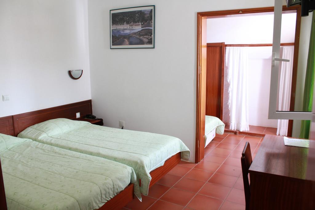 Residencial Che Guevara Bed & Breakfast Mindelo Room photo